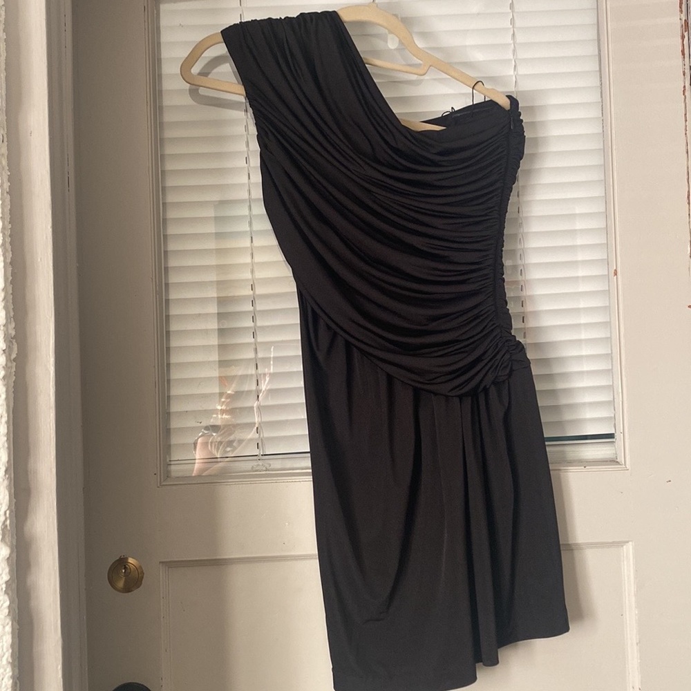 “Little black Dress” of the shoulder